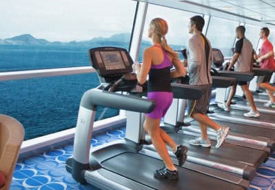 Тренажёры и беговые дорожки с видом на море