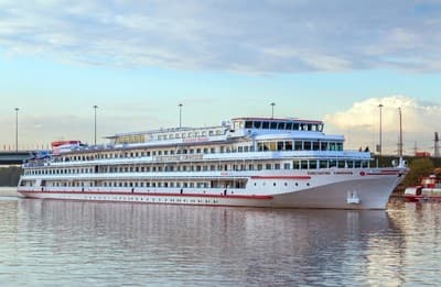 Лайнер Константин Симонов, компании ВодоходЪ