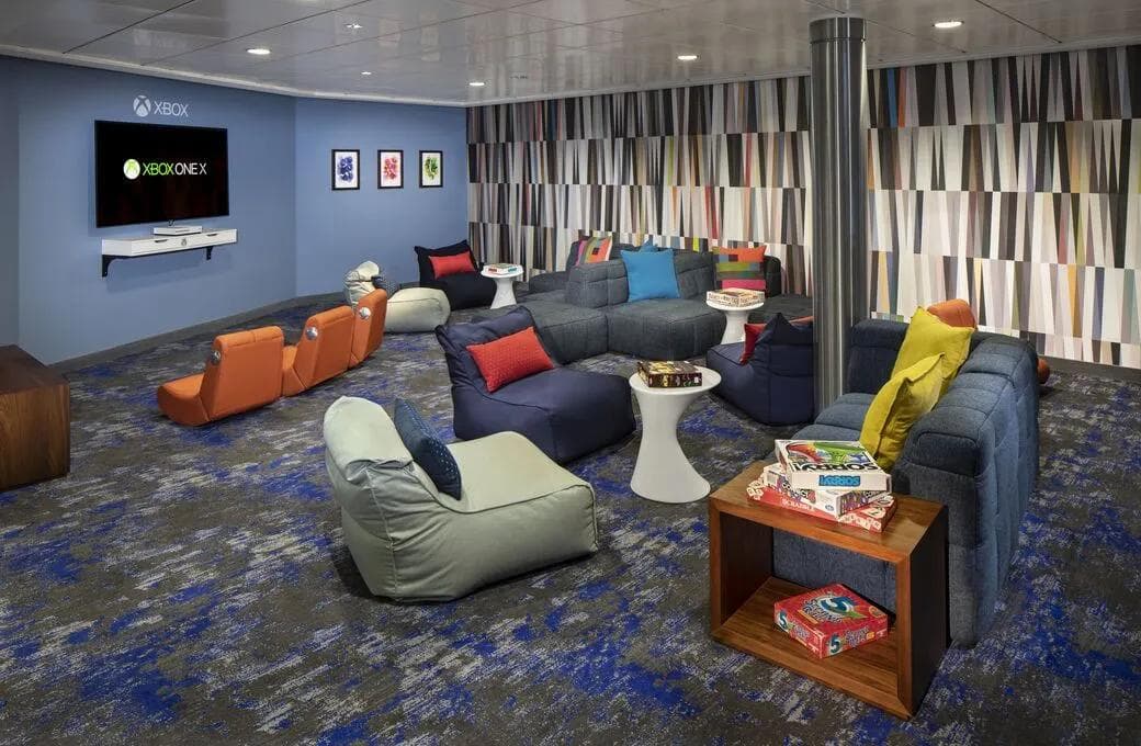 Лайнер Celebrity Silhouette, компании Celebrity Cruises. Фото 1