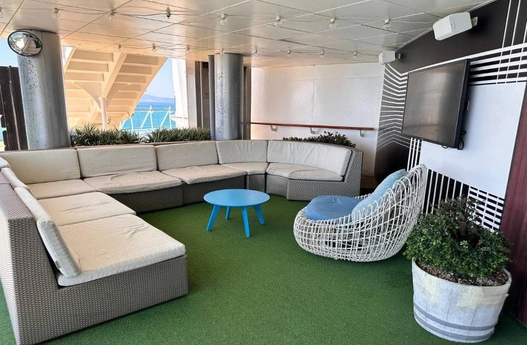 Лайнер Voyager Of The Seas, компании Royal Caribbean International. Фото 1