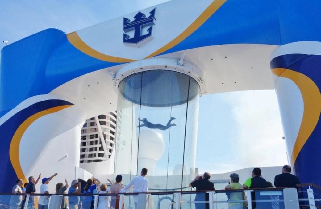 Лайнер Odyssey Of The Seas, компании Royal Caribbean International. Фото 1