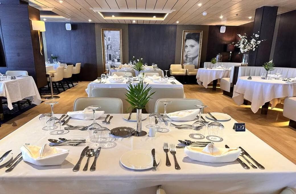 Лайнер Celestyal Journey, компании Celestyal Cruises. Фото 1