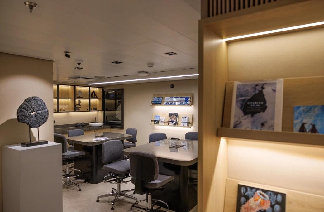 Лайнер SH Diana, компании Swan Hellenic. Фото 1