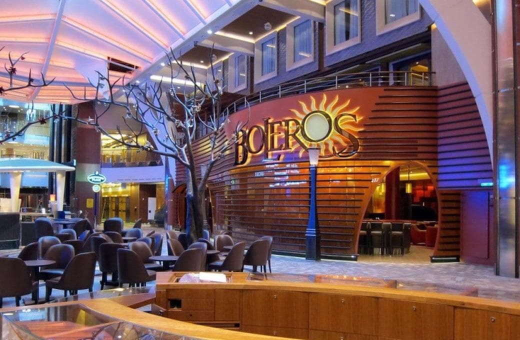 Лайнер Allure Of The Seas, компании Royal Caribbean International. Фото 1