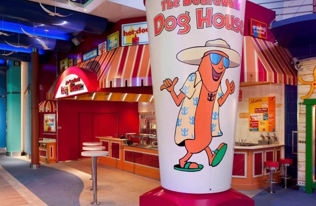 Лайнер Oasis Of The Seas, компании Royal Caribbean International. Фото 1