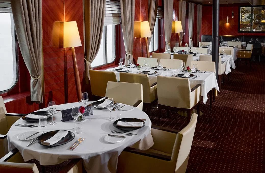 Лайнер Astoria Grande, компании Astoria Grande Cruises. Фото 1