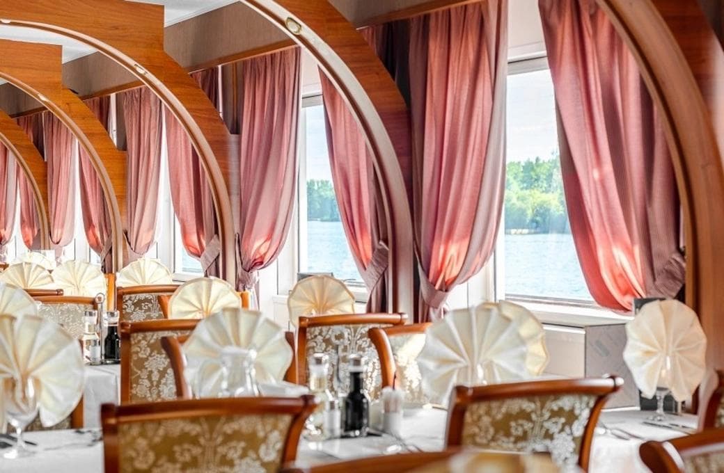 Лайнер Огни большого города, компании Созвездие. Фото 1