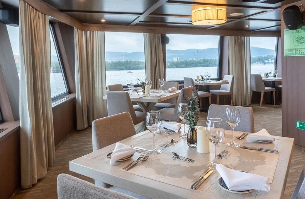 Лайнер Максим Горький, компании ВодоходЪ. Фото 1