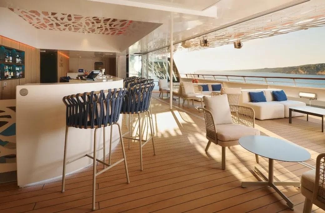 Лайнер Costa Favolosa, компании Costa Cruises. Фото 1