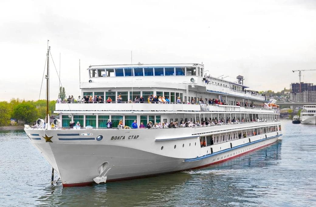 Лайнер Волга Стар, компании Донинтурфлот. Фото 1