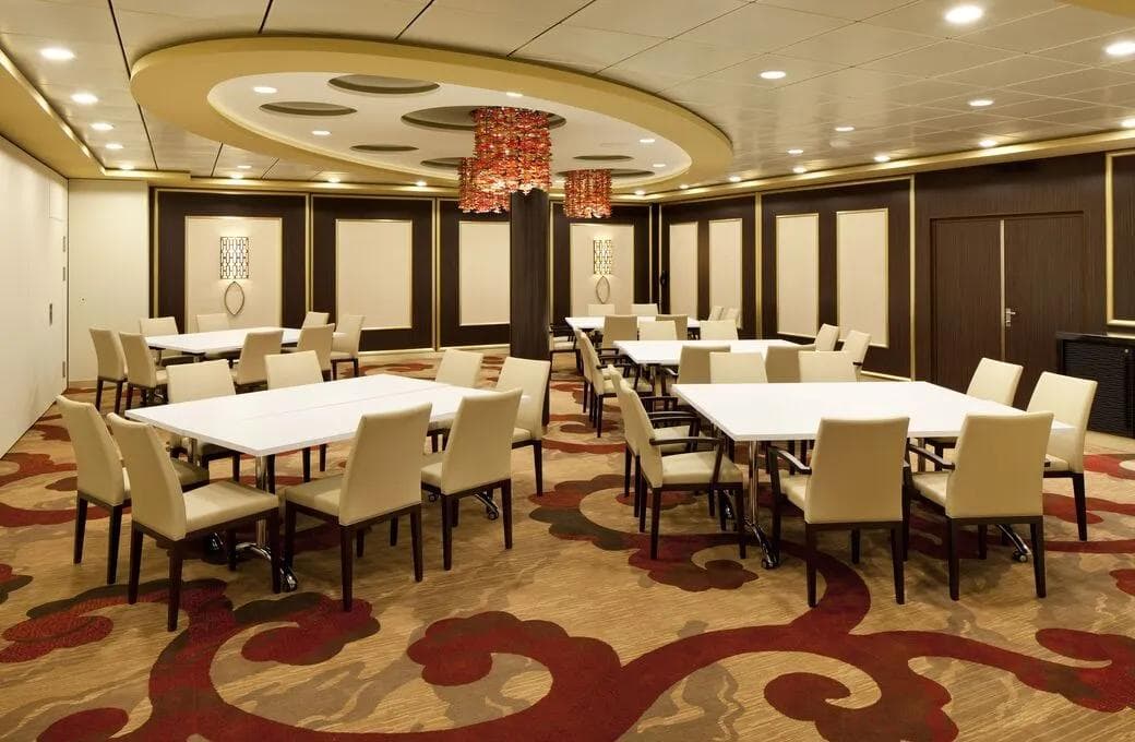 Лайнер Celebrity Reflection, компании Celebrity Cruises. Фото 1