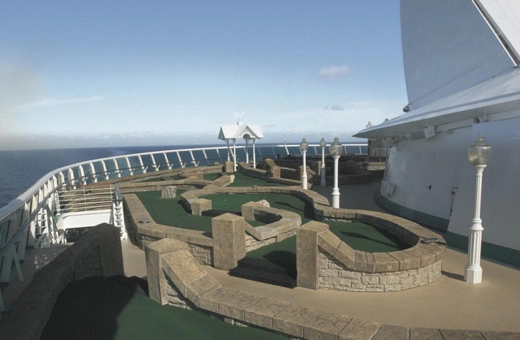 Лайнер Explorer Of The Seas, компании Royal Caribbean International. Фото 1