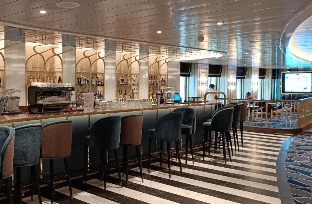 Лайнер Costa Smeralda, компании Costa Cruises. Фото 1