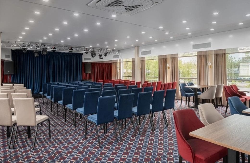 Лайнер Лебединое озеро, компании Созвездие. Фото 1