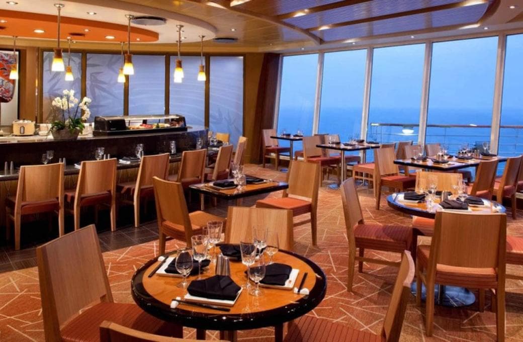 Лайнер Oasis Of The Seas, компании Royal Caribbean International. Фото 1