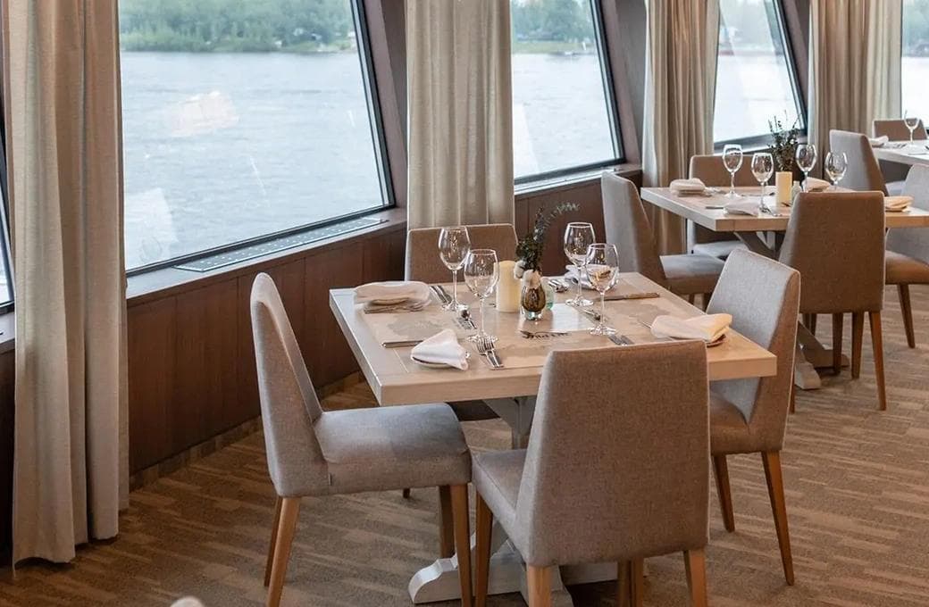 Лайнер Максим Горький, компании ВодоходЪ. Фото 1