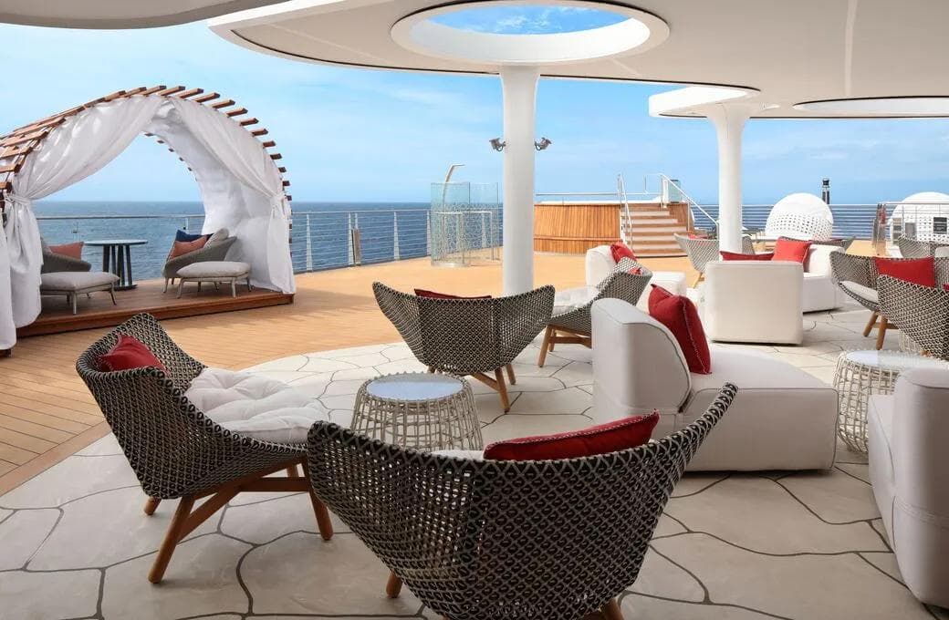 Лайнер Celebrity Flora, компании Celebrity Cruises. Фото 1