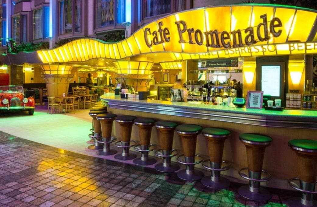 Лайнер Explorer Of The Seas, компании Royal Caribbean International. Фото 1