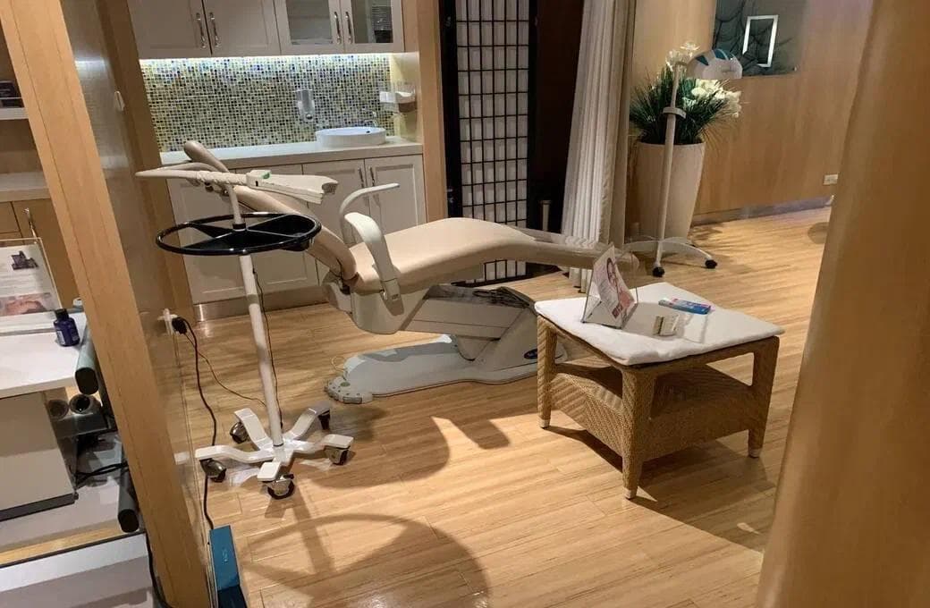 Лайнер Rhapsody Of The Seas, компании Royal Caribbean International. Фото 1