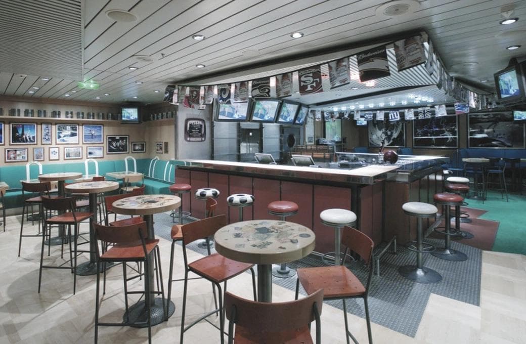 Лайнер Explorer Of The Seas, компании Royal Caribbean International. Фото 1