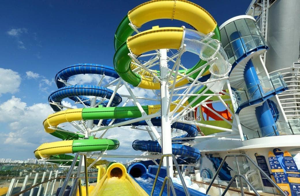 Лайнер Adventure Of The Seas, компании Royal Caribbean International. Фото 1