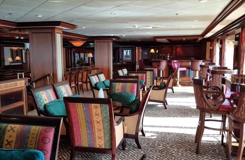 Лайнер Serenade Of The Seas, компании Royal Caribbean International. Фото 1