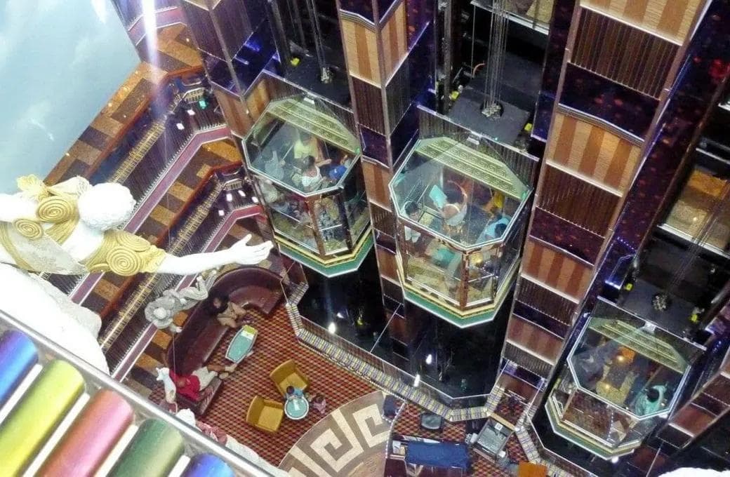 Лайнер Costa Serena, компании Costa Cruises. Фото 1