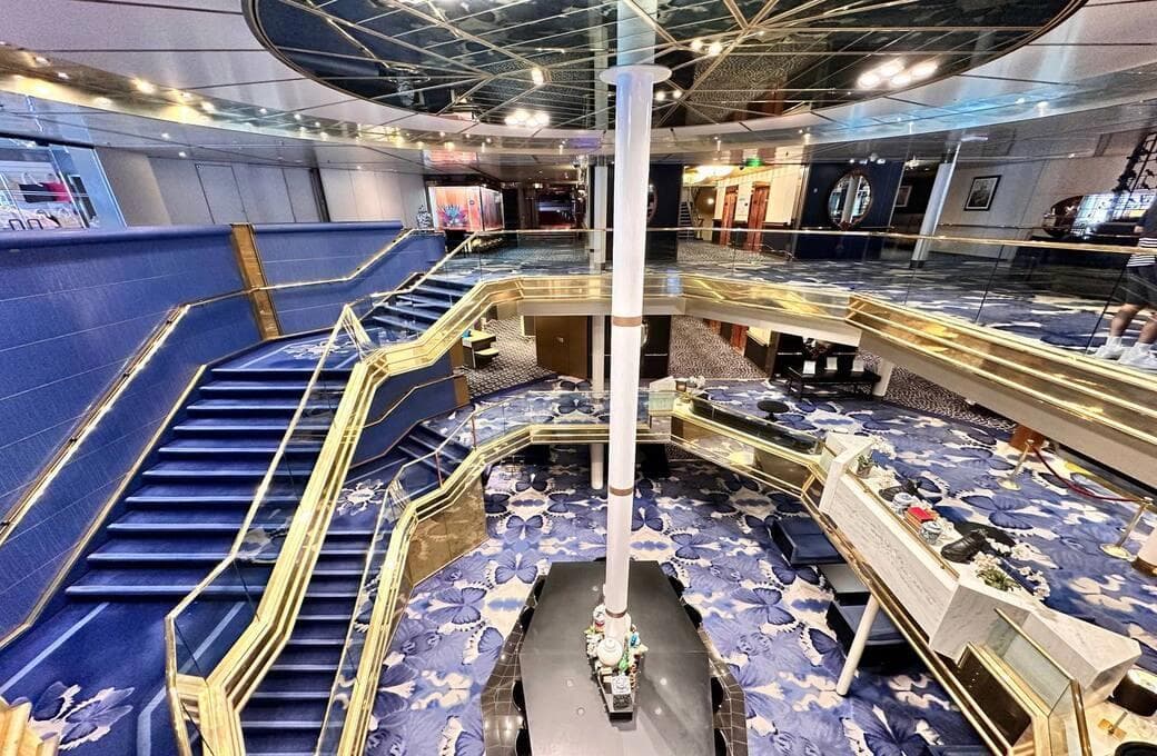 Лайнер Celestyal Journey, компании Celestyal Cruises. Фото 1