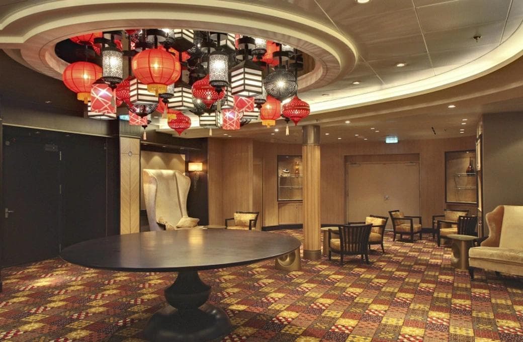 Лайнер Allure Of The Seas, компании Royal Caribbean International. Фото 1