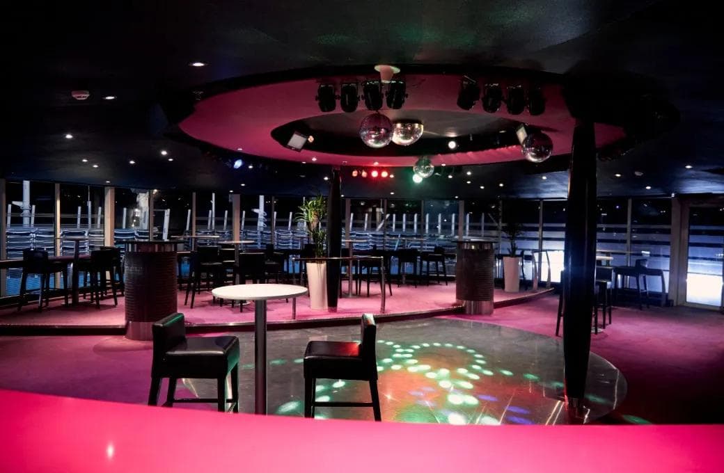 Лайнер Astoria Grande, компании Astoria Grande Cruises. Фото 1