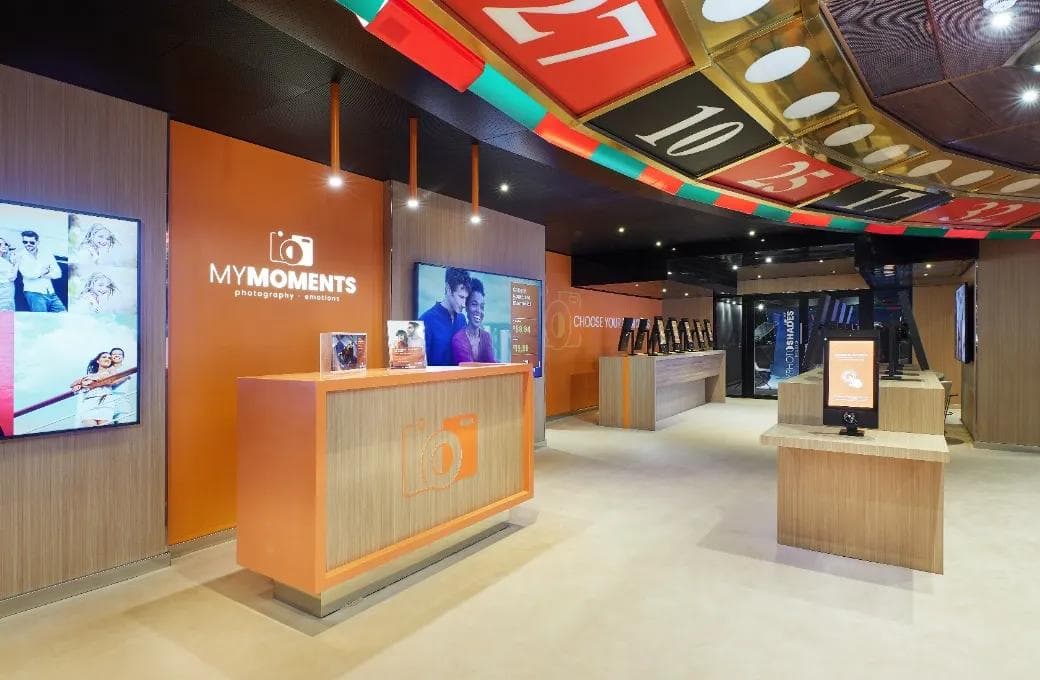 Лайнер Costa Serena, компании Costa Cruises. Фото 1