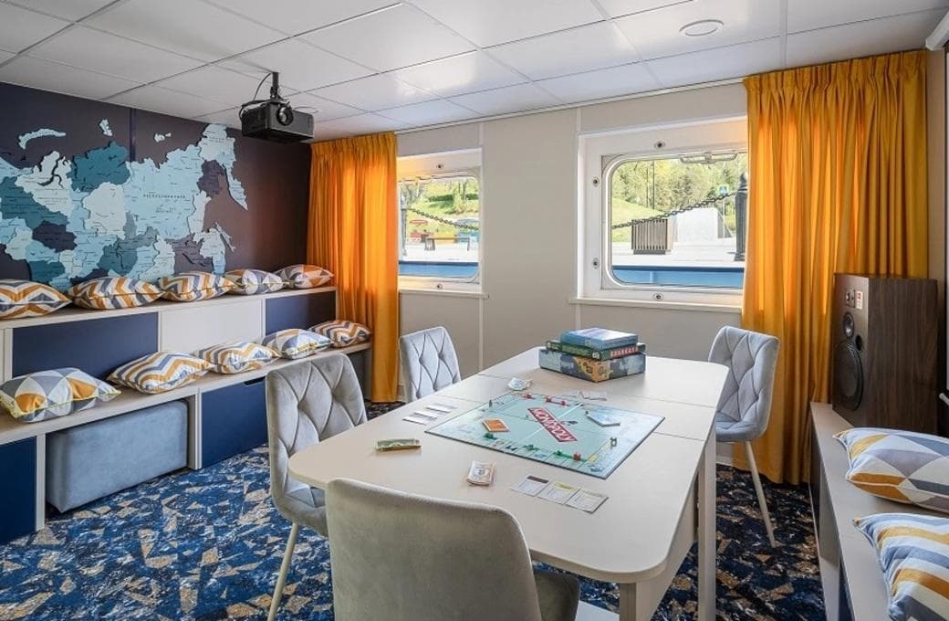 Лайнер Лебединое озеро, компании Созвездие. Фото 1