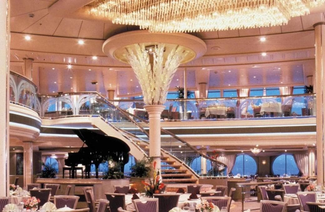 Лайнер Rhapsody Of The Seas, компании Royal Caribbean International. Фото 1