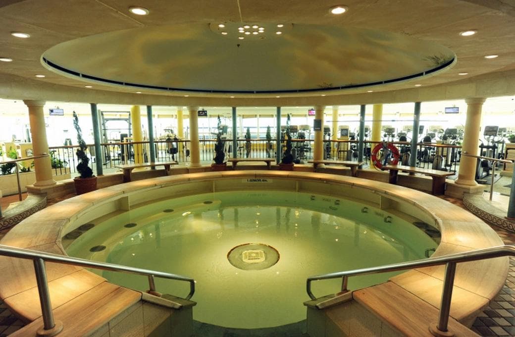 Лайнер Adventure Of The Seas, компании Royal Caribbean International. Фото 1