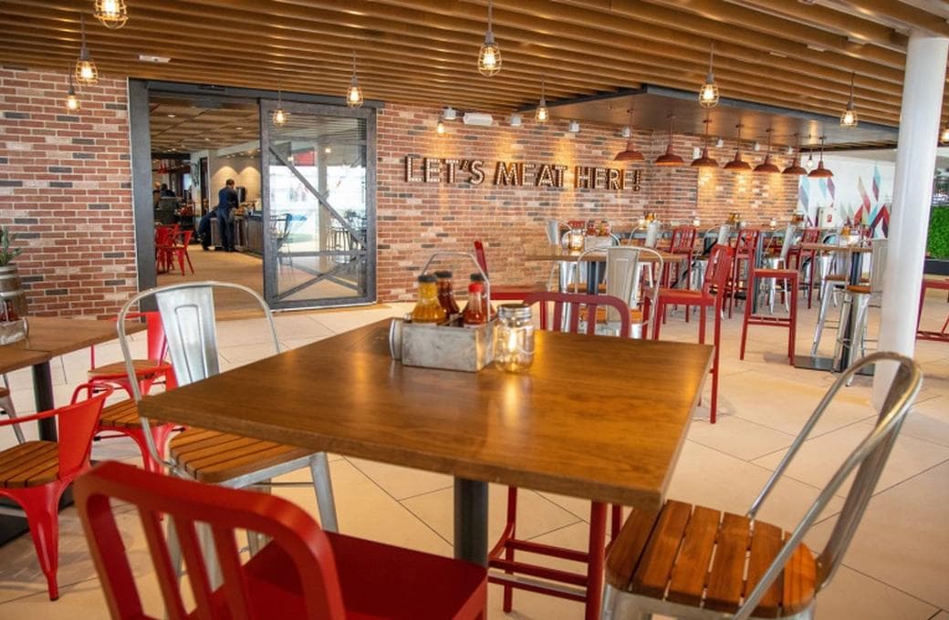 Лайнер Oasis Of The Seas, компании Royal Caribbean International. Фото 1