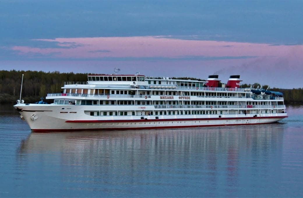 Лайнер Михаил Фрунзе, компании ВодоходЪ. Фото 1