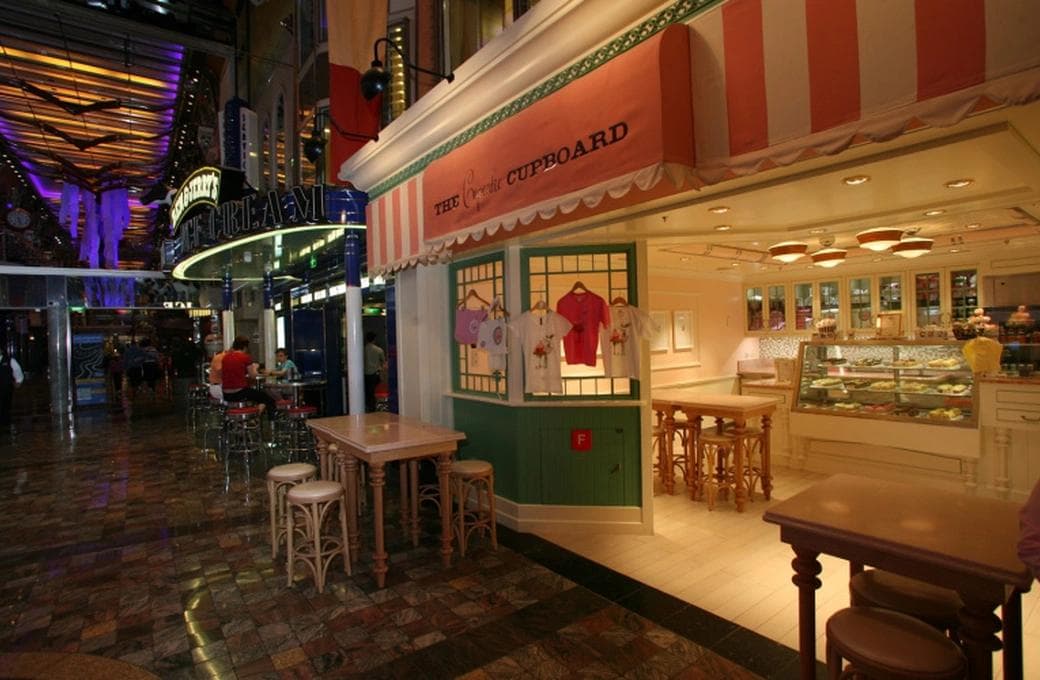 Лайнер Liberty Of The Seas, компании Royal Caribbean International. Фото 1