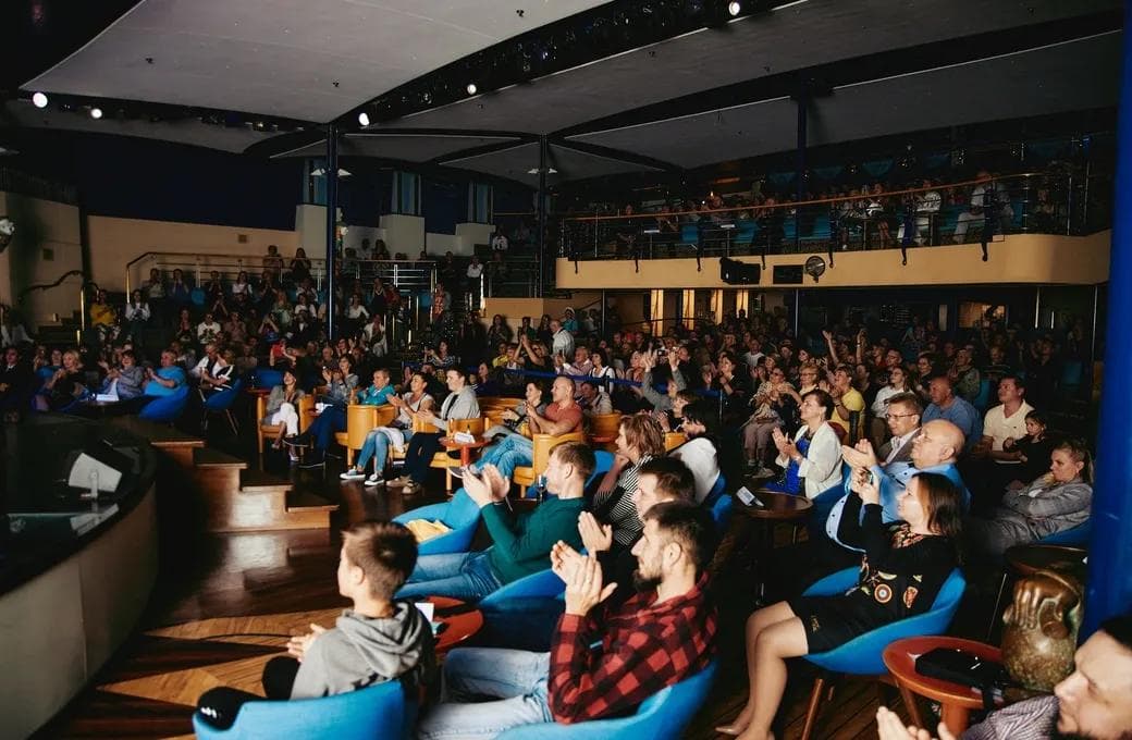 Лайнер Astoria Grande, компании Astoria Grande Cruises. Фото 1