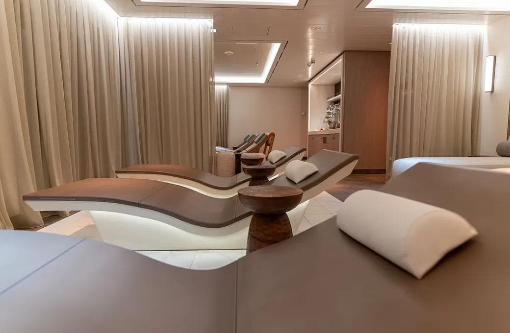 Лайнер Aroya, компании Aroya Cruises. Фото 1