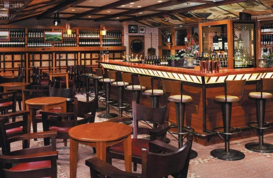 Лайнер Navigator Of The Seas, компании Royal Caribbean International. Фото 1