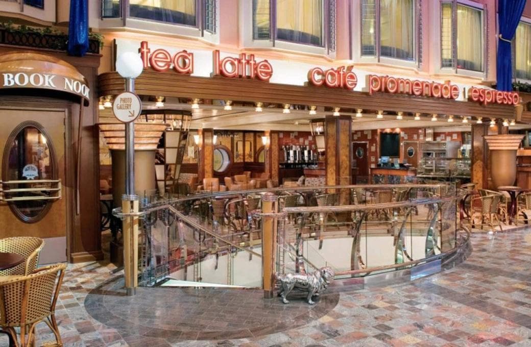 Лайнер Independence Of The Seas, компании Royal Caribbean International. Фото 1