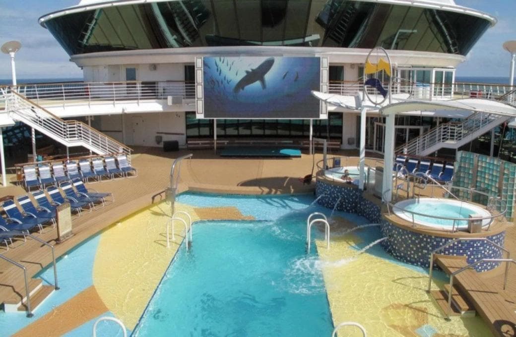 Лайнер Jewel Of The Seas, компании Royal Caribbean International. Фото 1