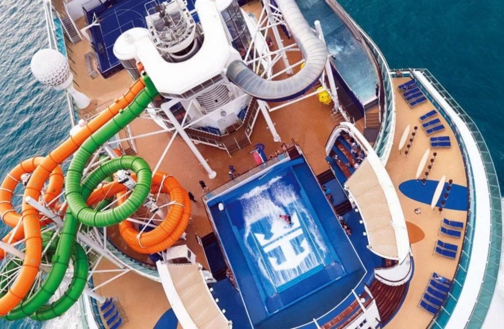 Лайнер Jewel Of The Seas, компании Royal Caribbean International. Фото 1