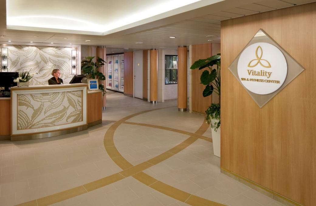 Лайнер Grandeur Of The Seas, компании Royal Caribbean International. Фото 1