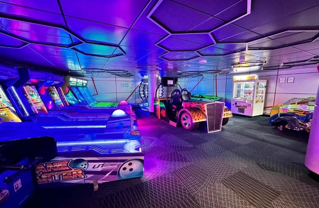 Лайнер Voyager Of The Seas, компании Royal Caribbean International. Фото 1