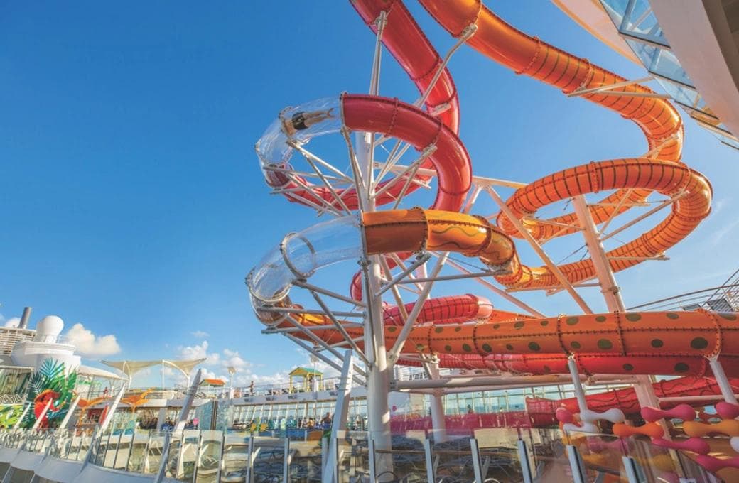 Лайнер Allure Of The Seas, компании Royal Caribbean International. Фото 1