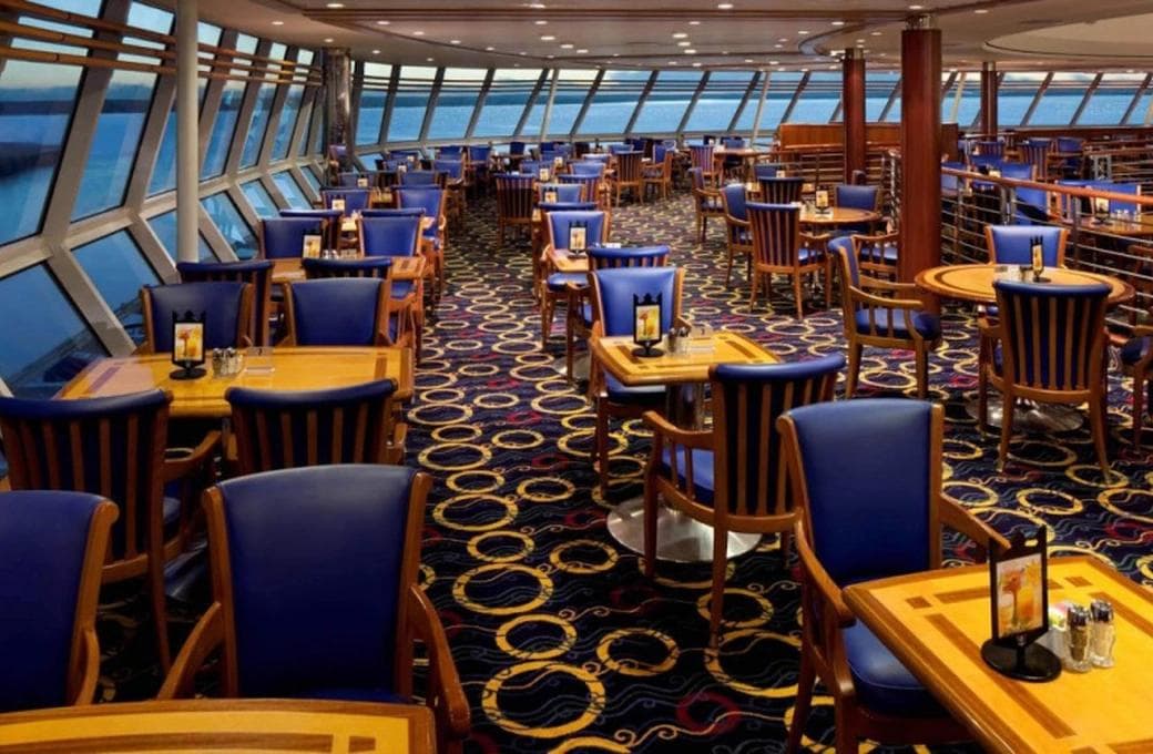 Лайнер Rhapsody Of The Seas, компании Royal Caribbean International. Фото 1