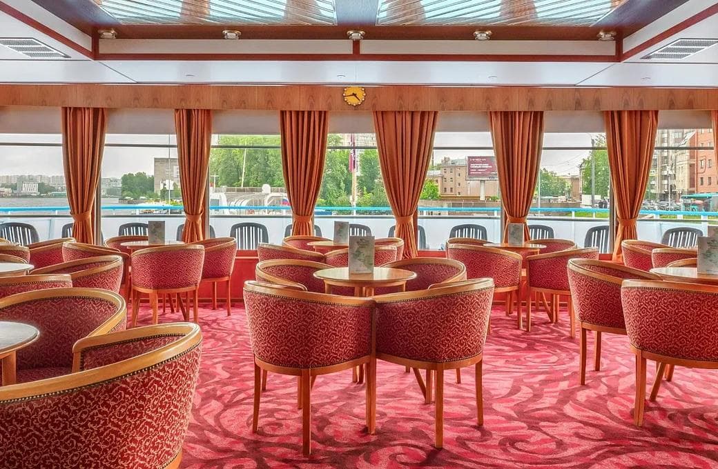 Лайнер Георгий Чичерин, компании ВодоходЪ. Фото 1