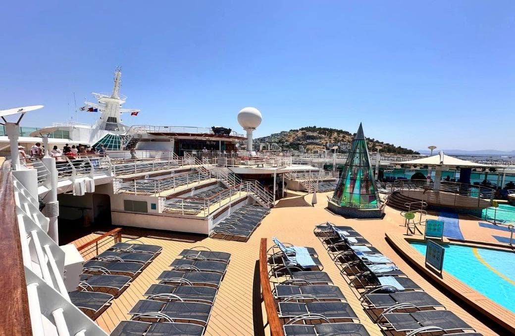 Лайнер Voyager Of The Seas, компании Royal Caribbean International. Фото 1