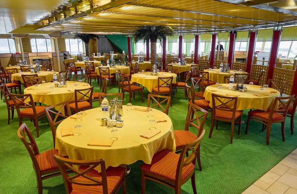 Лайнер Astoria Grande, компании Astoria Grande Cruises. Фото 1